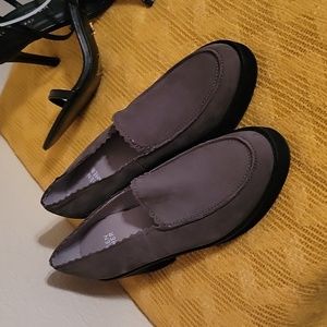 EILEEN FISHER 5.5 GRAY LOAFERS